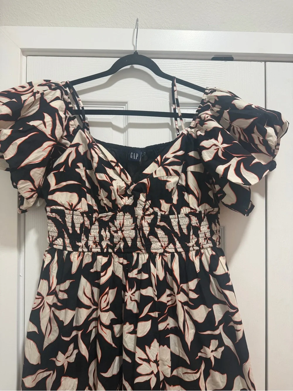 GAP off shoulder